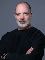 Mario Schneider, Portrait, Blick in die Kamera